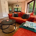 Viking Valley Suite: Garden Terrace, Garage & Wellness Access Apartment